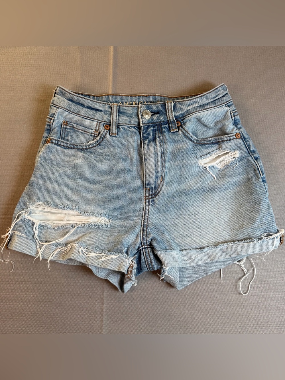 American Eagle Outfitters Women’s sz00 Light Blue Distressed Denim Mom Shorts